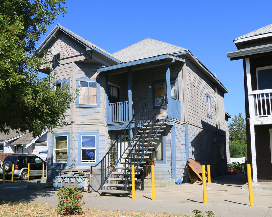 709-715 E Hazelton Ave in Stockton, CA - Building Photo