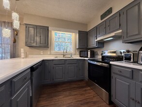 505 Westbrook Dr in Raleigh, NC - Foto de edificio - Building Photo