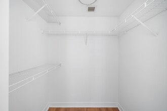 Yacht Club at Brickell Apartments in Miami, FL - Building Photo - Building Photo