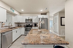 10907 N 29th St in Tampa, FL - Building Photo