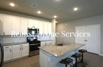 7454 French Quarter Ct in Fulshear, TX - Building Photo - Building Photo