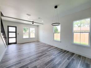 9910 Langdale Rd in Houston, TX - Building Photo - Building Photo