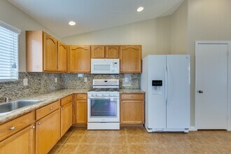 5924 Oakton St in Las Vegas, NV - Building Photo - Building Photo