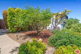 1939 Holmby Ave in Los Angeles, CA - Building Photo - Building Photo