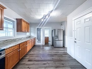 18 Ellsworth St in Worcester, MA - Foto de edificio - Building Photo