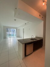 950 Brickell Bay Dr in Miami, FL - Building Photo - Building Photo