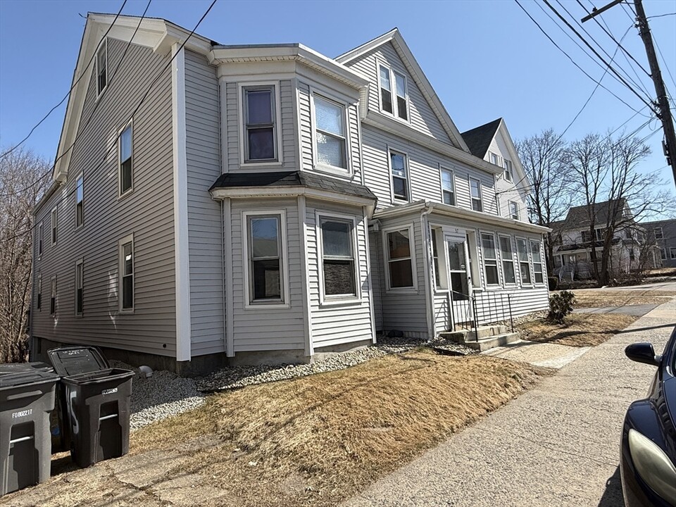 37 S Main St-Unit -2 in Gardner, MA - Building Photo