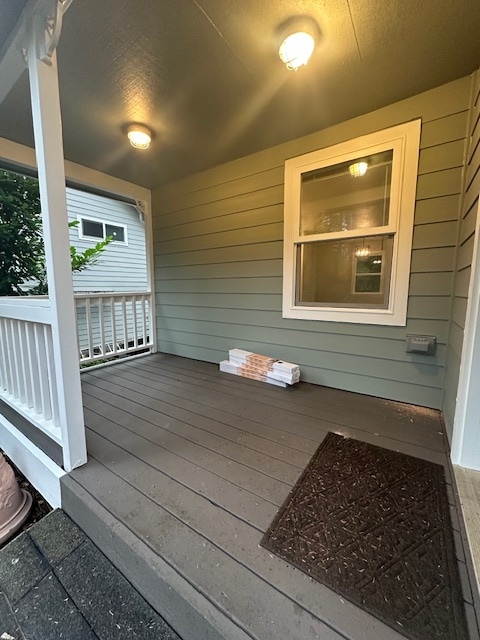 594 N Elm St in Cannon Beach, OR - Foto de edificio - Building Photo