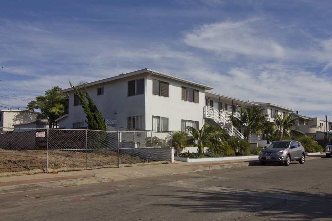 3703 Haines St in San Diego, CA - Building Photo