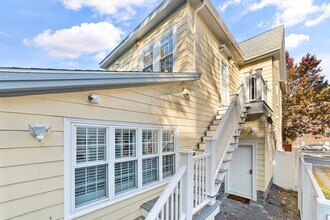 205 Mountain Ave, Unit 2 in Malden, MA - Foto de edificio - Building Photo