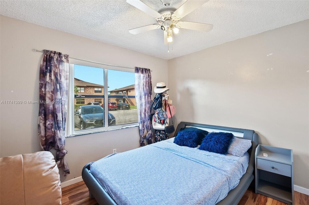 10053 Winding Lake Rd in Sunrise, FL - Building Photo