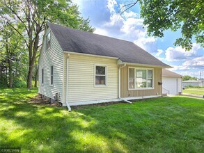 5607 Regent Ave N in Minneapolis, MN - Building Photo - Building Photo