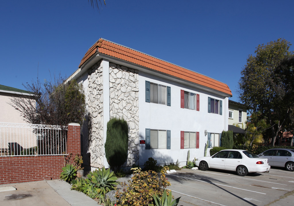 2482 B St in San Diego, CA - Building Photo