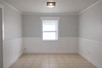 5094 J E L Dr, Unit 6 in Long Beach, MS - Foto de edificio - Building Photo