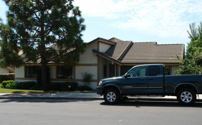 5166 Dunbar Ave in Huntington Beach, CA - Foto de edificio - Building Photo