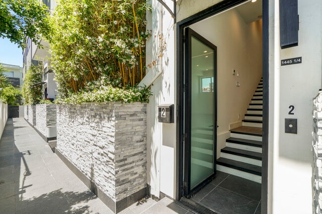 1447 N Martel Ave in Los Angeles, CA - Building Photo - Building Photo