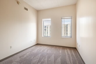 Center City Apartments in Terre Haute, IN - Foto de edificio - Interior Photo