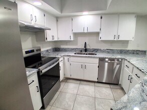 10490 Chalmer St, Unit 8 in Spring Hill, FL - Building Photo - Building Photo