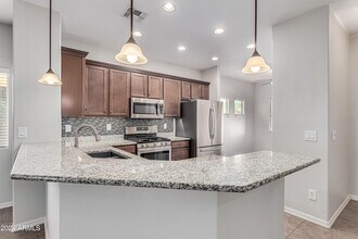 975 Heatherwood St in San Tan Valley, AZ - Foto de edificio - Building Photo