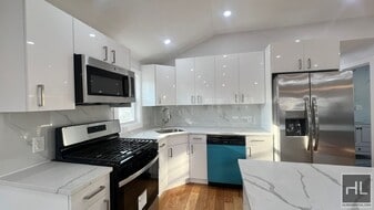 153-23-153123 123rd Ave, Unit 2 in Queens, NY - Building Photo