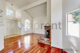 116 Plymouth Way in San Bernardino, CA - Foto de edificio - Building Photo