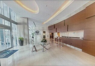 1111 SW 1st St in Miami, FL - Building Photo - Building Photo