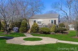 95 Springville Rd in Hampton Bays, NY - Foto de edificio - Building Photo