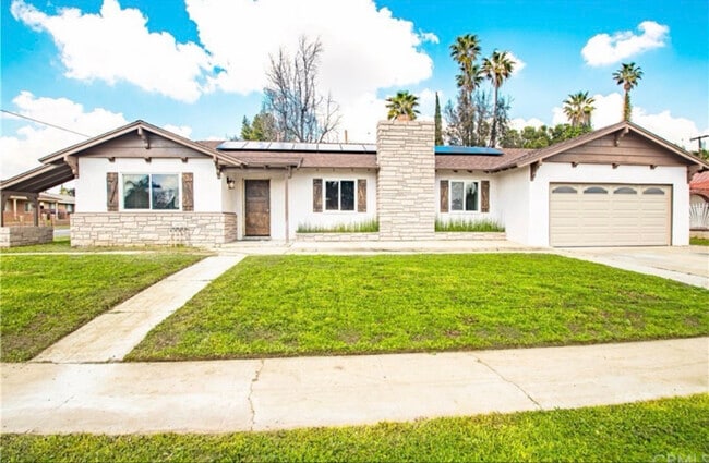 property at 168 W Wedgewood Ct