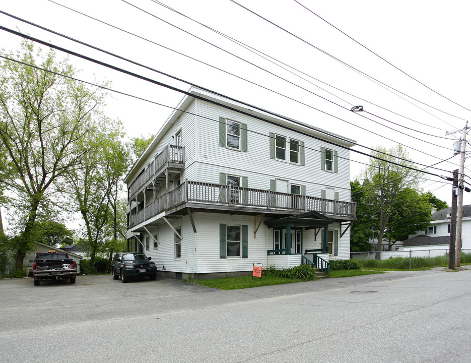 17 Summer St in Augusta, ME - Foto de edificio