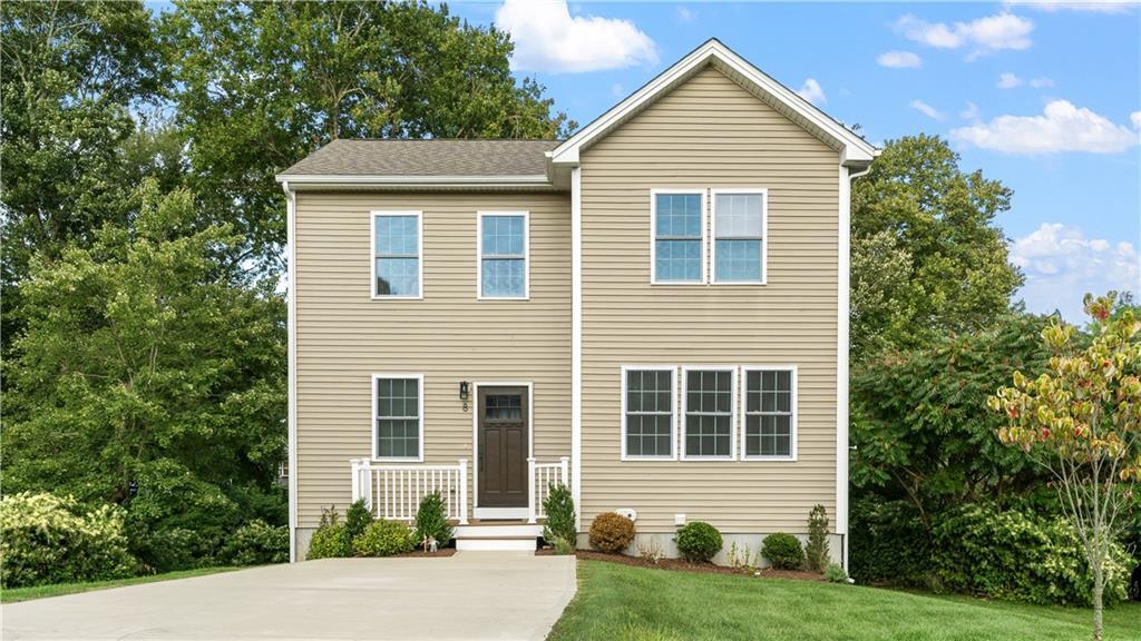 8 Seabreeze Terrace in Warwick, RI - Building Photo