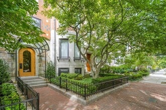492 Beacon St in Boston, MA - Foto de edificio - Building Photo