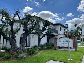 Beachside Apartments in Anaheim, CA - Building Photo