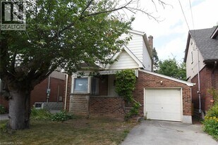 136 Glen Rd in Hamilton, ON - Building Photo