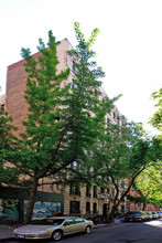 37-43 W 93rd St in New York, NY - Foto de edificio - Building Photo