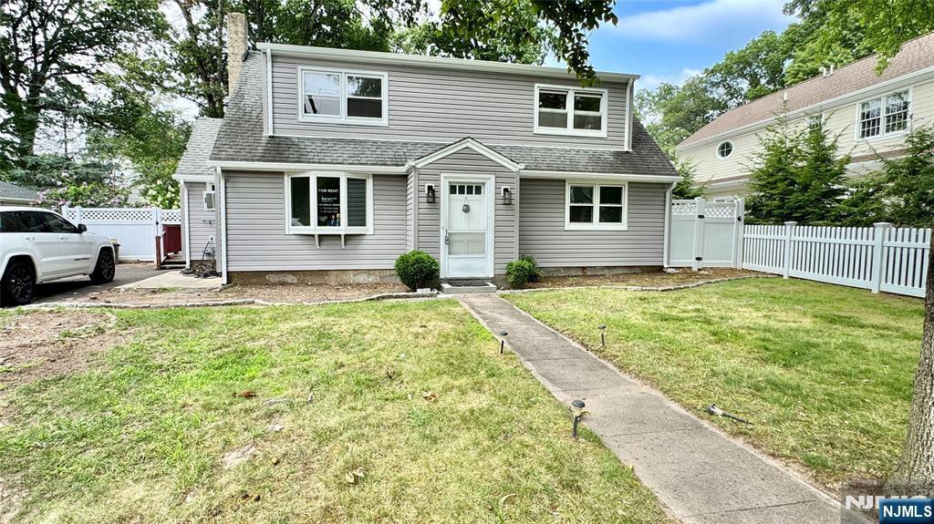 121 Crescent in Wyckoff, NJ - Building Photo
