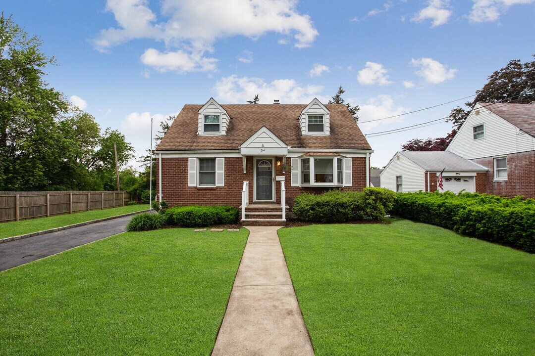 6 Shelby St in Dumont, NJ - Building Photo