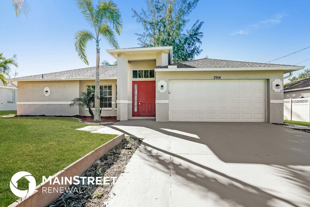 2914 NW 11th St in Cape Coral, FL - Foto de edificio