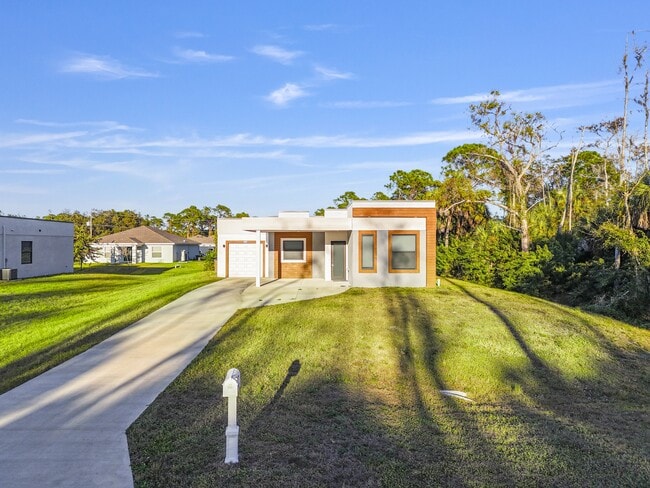622 Windermere Dr in Lehigh Acres, FL - Building Photo - Building Photo
