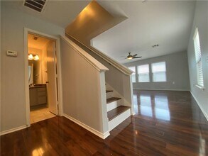 13205 Sea Biscuit Dr in Austin, TX - Foto de edificio - Building Photo
