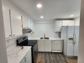 9091 Lime Bay Blvd in Tamarac, FL - Building Photo