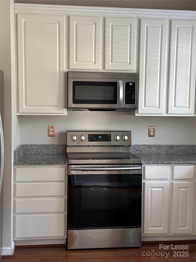121 Woodsong Ln in Mooresville, NC - Building Photo - Building Photo