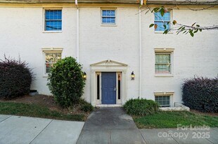 4911 Park Rd, Unit B in Charlotte, NC - Building Photo