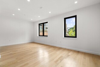 1618 Beacon St in Brookline, MA - Building Photo - Building Photo