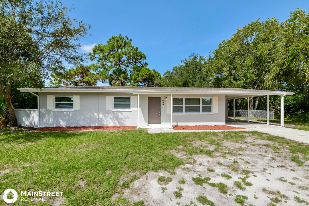 1606 Banyan Dr in Venice, FL - Building Photo