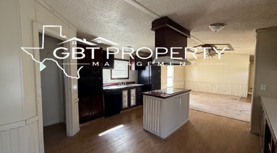 410 E Collins St in Bremond, TX - Building Photo - Building Photo