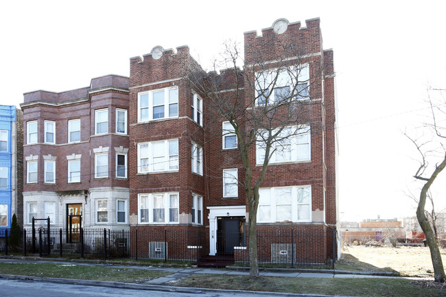 1425 E 66th Pl in Chicago, IL - Foto de edificio - Building Photo