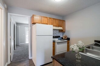 Alexander Station Apartment Homes in Salisbury, NC - Foto de edificio - Building Photo