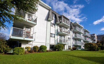 Aquarius Apartments in Victoria, BC - Building Photo