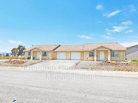 600 San Lorenzo St in Pahrump, NV - Building Photo
