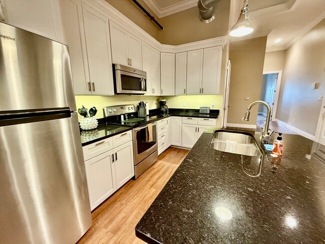 317 Main St, Unit 200 in Cedar Falls, IA - Building Photo - Building Photo